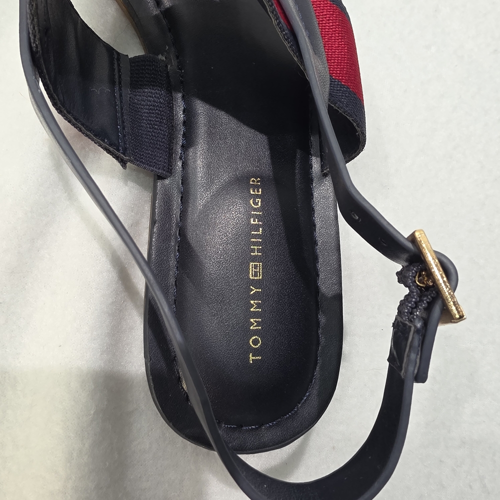 Tommy Hilfiger Blue, White & Red Logo Strap Sandals Size 9 NEW - Picture 2 of 4